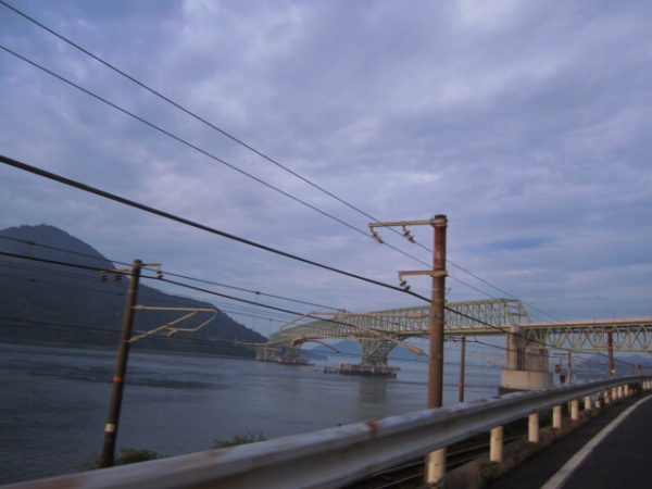 島までかかる橋の画像