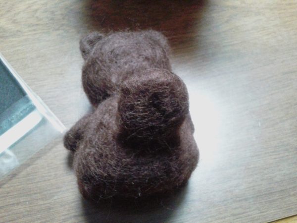 兄の誕生日プレゼントに羊毛フェルトでぬいぐるみのたぬきの分身を作ります