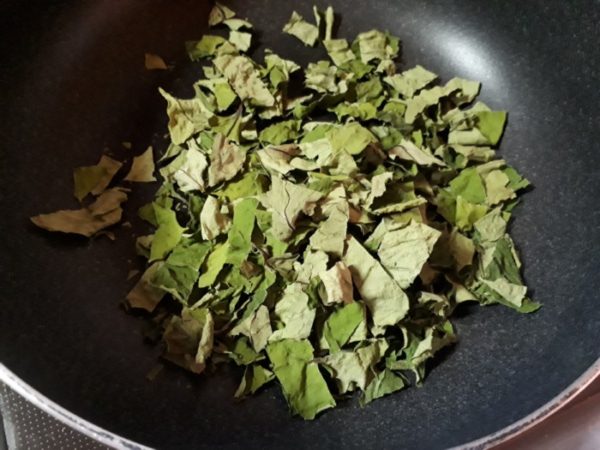 自家製柿の葉茶を作ってみた。