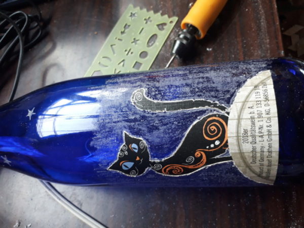 空き瓶をインテリア小物にリメイク【カルディの猫のワイン&ラムダーク】