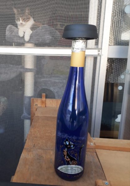 空き瓶をインテリア小物にリメイク【カルディの猫のワイン&ラムダーク】