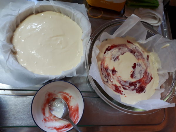 自家製スモモジャムで、クルミ入りクランブルチーズケーキと紅茶パウンドケーキ作ってみた