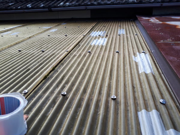 なみ板屋根を簡単補修したり猫の為の日光浴部屋の屋根を新設したりした話