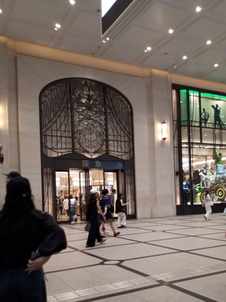 大阪へ夫婦デート。[行方不明展]と[梅田ダンジョン探索]