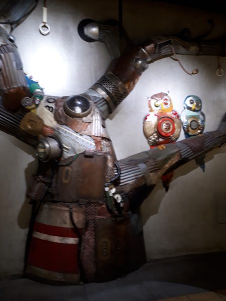 大阪へ夫婦デート。[行方不明展]と[梅田ダンジョン探索]