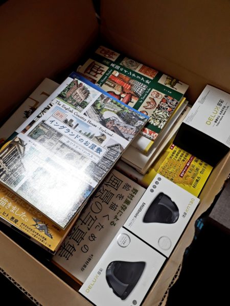 旦那が経費で色々買ったので、ついでに模様替えしてみた記録。