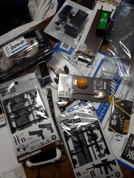 旦那が経費で色々買ったので、ついでに模様替えしてみた記録。