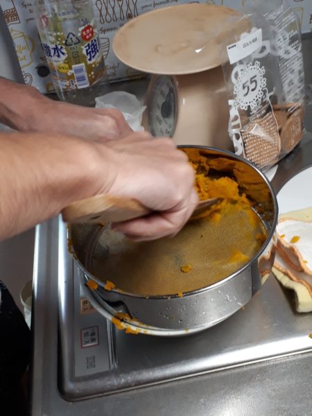 秋の味覚を楽しむクッキング 家庭菜園 サツマイモ カボチャ ケーキ くるみ サラダ 小豆 赤飯